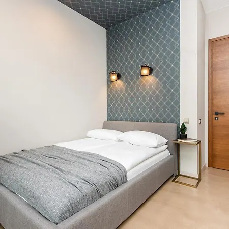 Cohost I 2bd Highrise Apt, W-balcony & Airconditioning, Great Views Apartment *