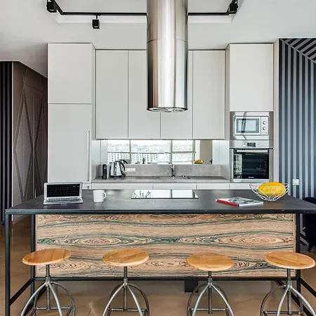 Cohost I 2bd Highrise Apt, W-balcony & Airconditioning, Great Views