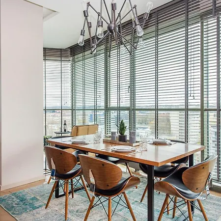 Cohost I 2bd Highrise Apt, W-balcony & Airconditioning, Great Views Apartment *