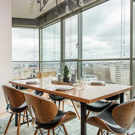 Apartment Cohost I 2bd Highrise Apt, W-balcony & Airconditioning, Great Views