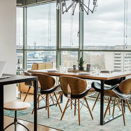 Cohost I 2bd Highrise Apt, W-balcony & Airconditioning, Great Views