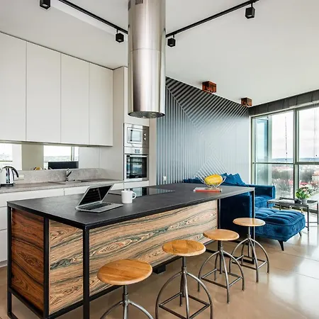 Cohost I 2bd Highrise Apt, W-balcony & Airconditioning, Great Views Butas