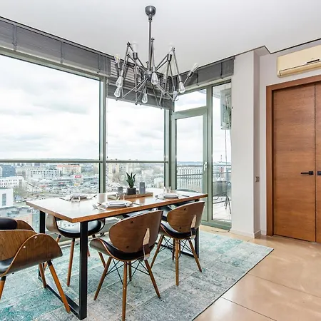 Cohost I 2bd Highrise Apt, W-balcony & Airconditioning, Great Views Butas