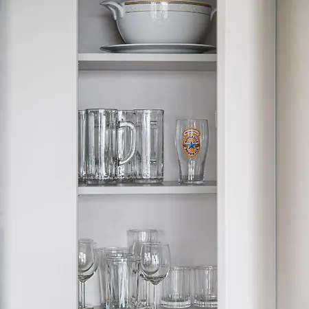 Apartman Cohost I 2bd Highrise Apt, W-balcony & Airconditioning, Great Views *