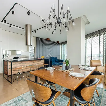 Cohost I 2bd Highrise Apt, W-balcony & Airconditioning, Great Views Apartment *