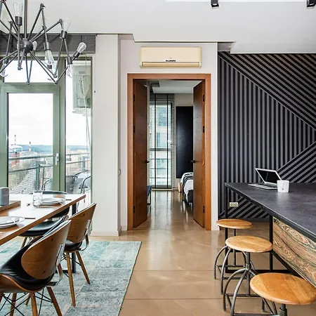 Cohost I 2bd Highrise Apt, W-balcony & Airconditioning, Great Views Apartamento